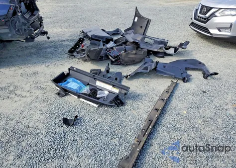 2021 Toyota Highlander Xle z USA, uszkodzony, nr VIN 5TDGZRAH5MS534773